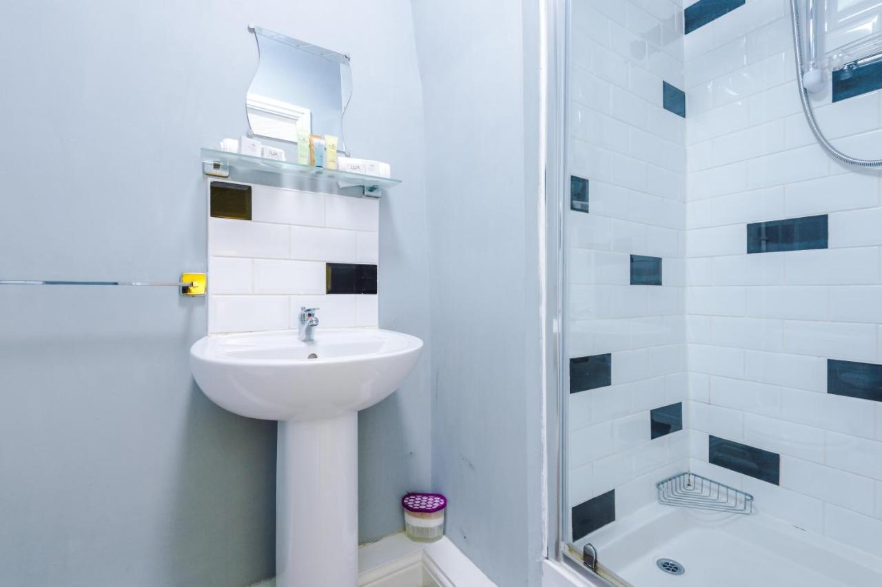 A Stylish 3 Bedroom Town House Sleeping Up To 8 Clayton-le-Moors Bagian luar foto